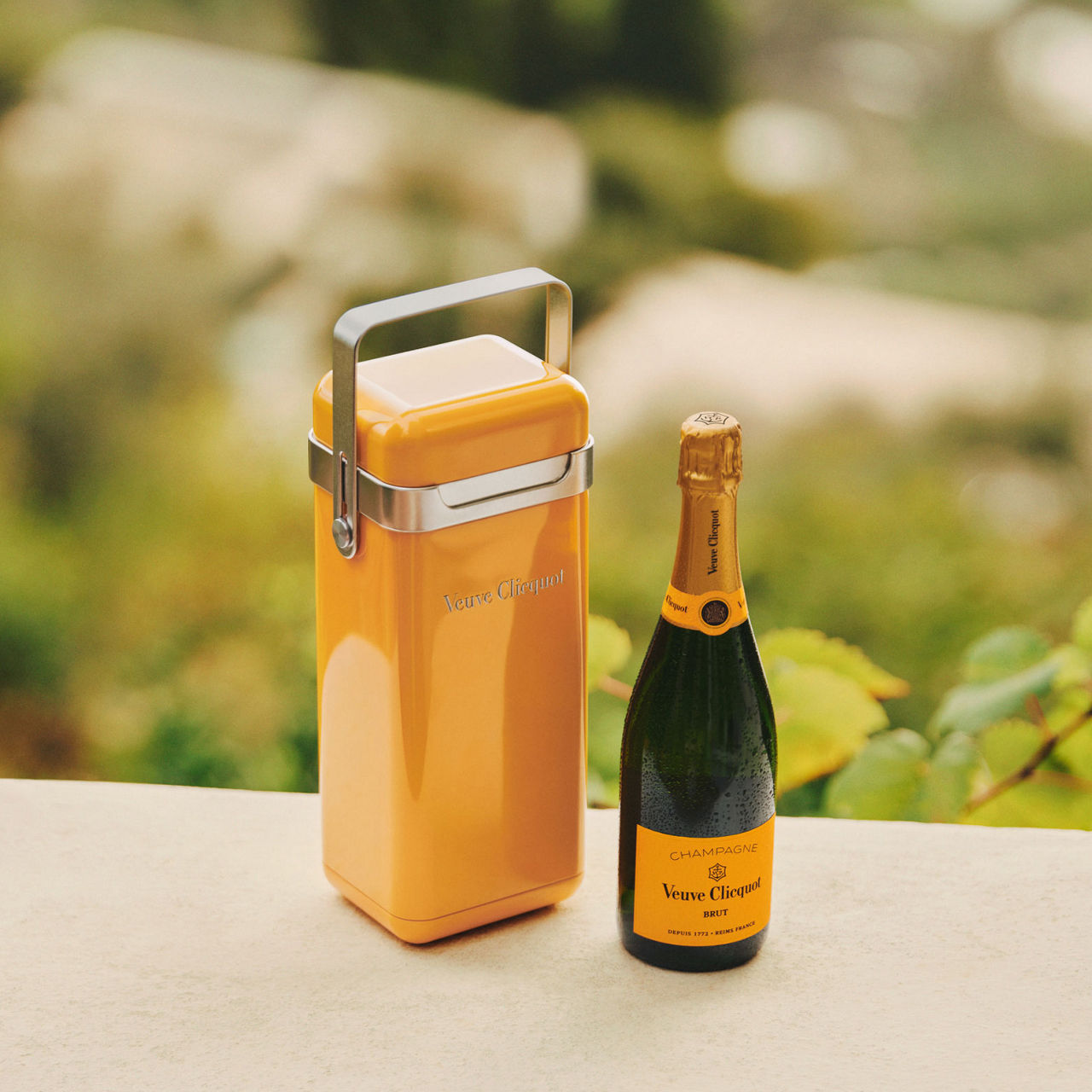 VEUVE CLICQUOT Yellow Label Brut with Cooler Box